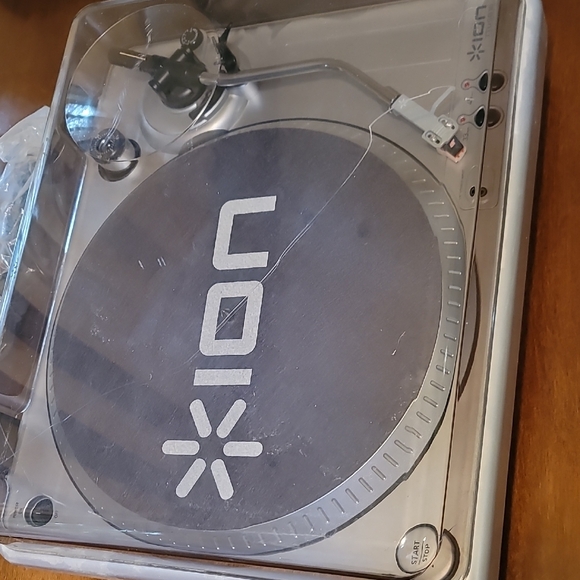 Silver Turntable - Picture 2 of 2